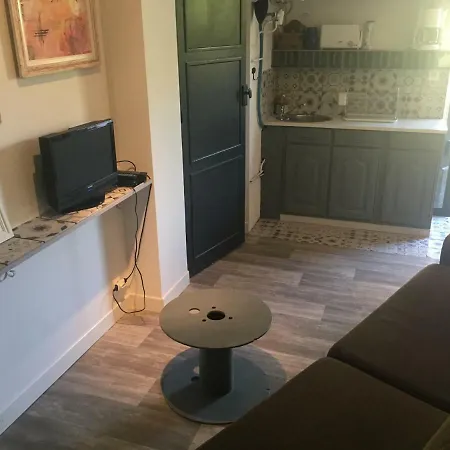 Cosy T2 Avec Grande Terrasse Apartman *